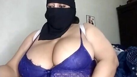 Kinky arabic BBW crazy solo video