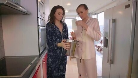 Skinny action with enticing Stacy Cruz and Isabella De Laa from RK Prime