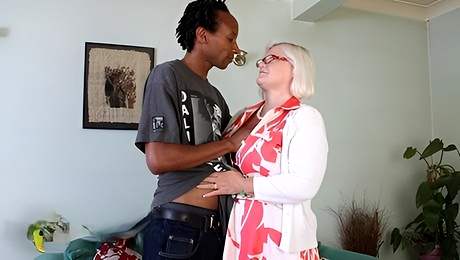 Mature sex with looking good Lacey Starr from Mature NL