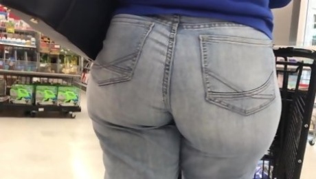 THICK MILF PAWG BBW IN JEANS CANDID